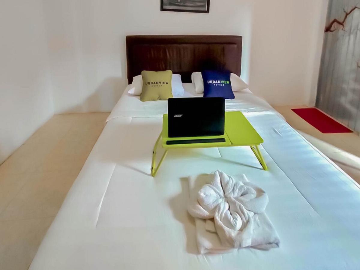 Urbanview Hotel Bagoes Sintang By Reddoorz Exterior foto